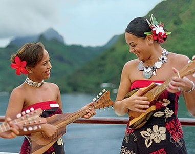 Les Gauguines and Les Gauguins, our onboard Tahitian ambassadors