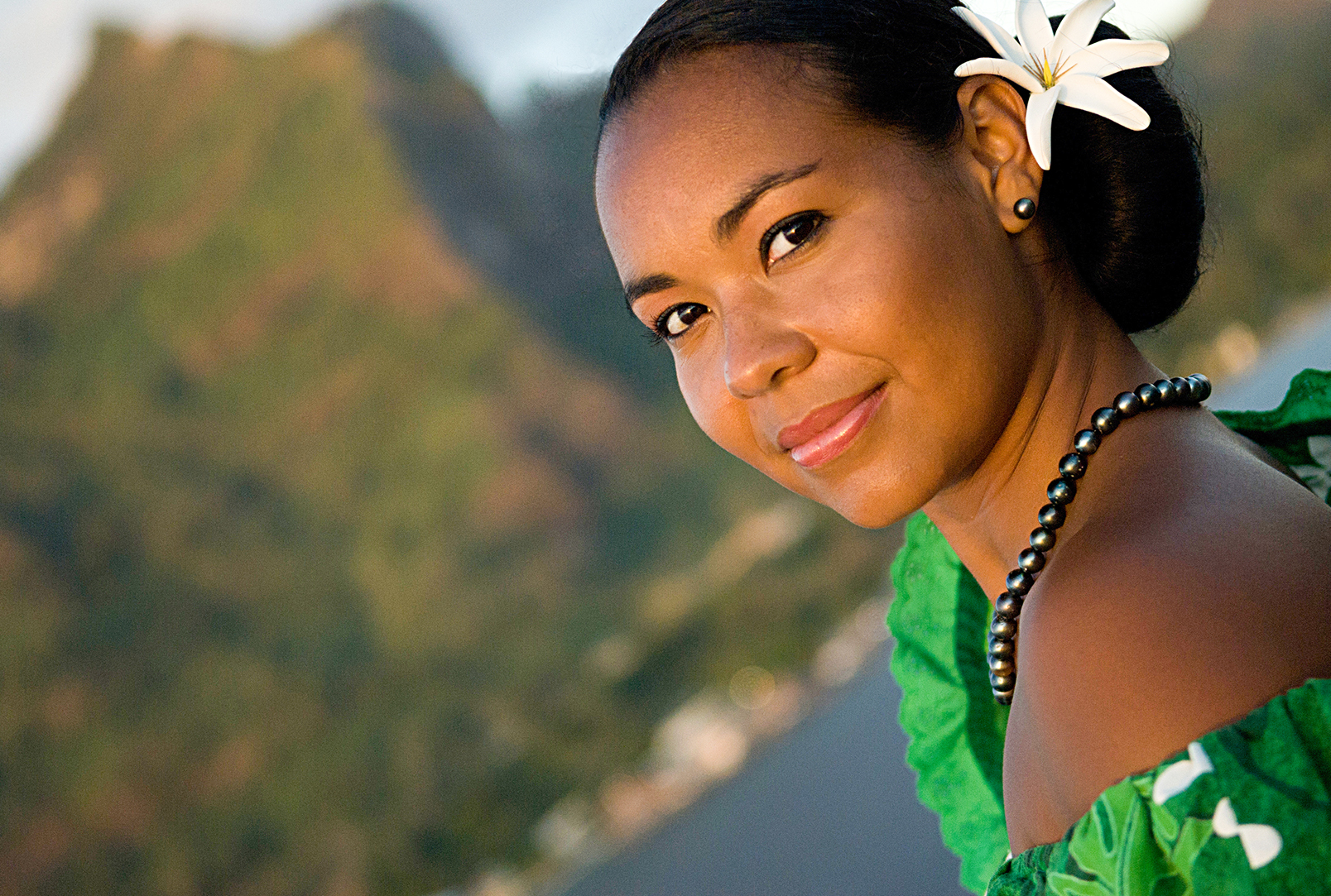 Illustrious and illuminating, pearls have been a treasured symbol in all The Islands of Tahiti for centuries. 