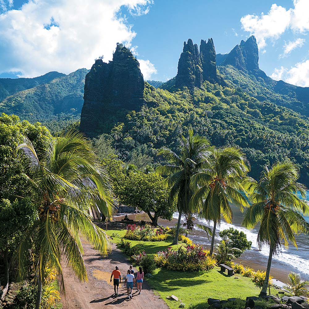 Paul Gauguin Cruises | Hiking adventure